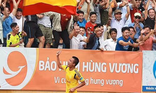 Viet Tu celebrates after scoring the solitary goal for Nam Dinh.