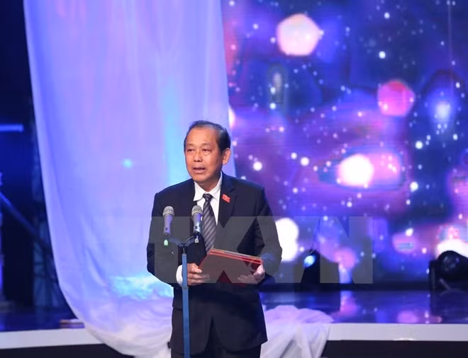Deputy PM Truong Hoa Binh speaks at the event.