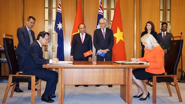 Delegates at the signing ceremony (Photo: molisa.gov.vn)