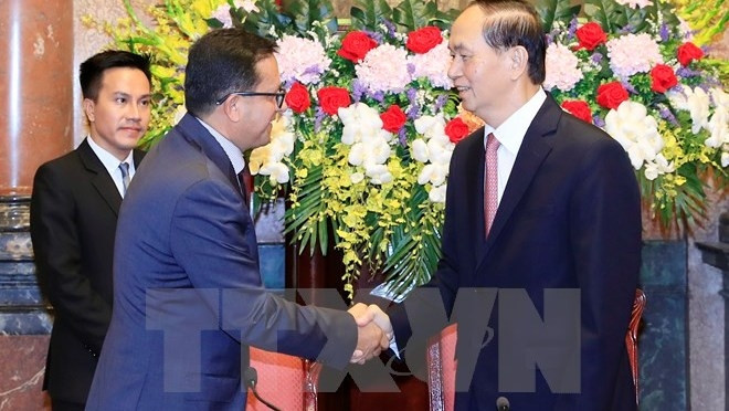 President Tran Dai Quang (right) receives delegates from international Red Cross societies. 
