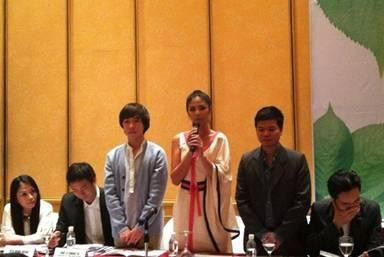 Miss Vietnam 2010 Ngoc Han (centre) will play a new role as designer.