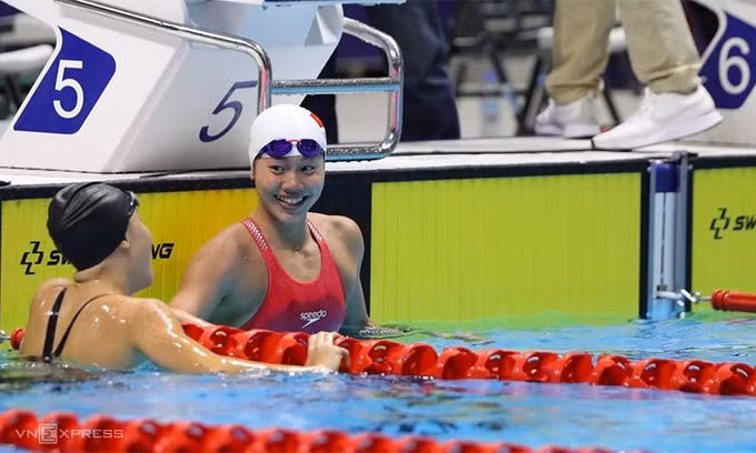 Swimmer Nguyen Thi Anh Vien smiles brightly after winning the 400m freestyle gold medal. (Photo: Vnexpress)