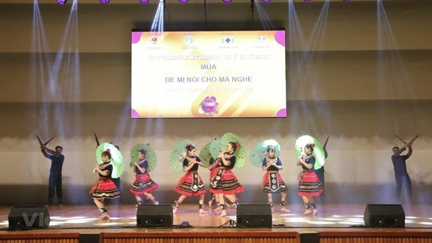 An art performance at the festival (Photo: VNA)