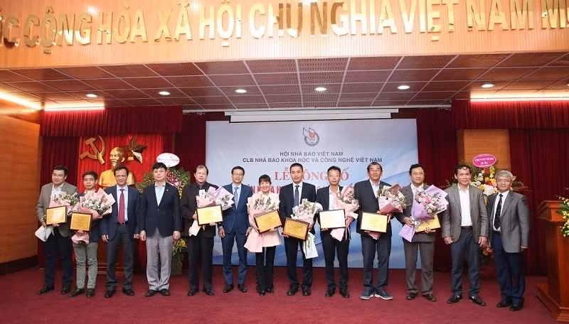 Representatives of several prominent scientific and technological events in 2019 at the announcement ceremony on December 26.