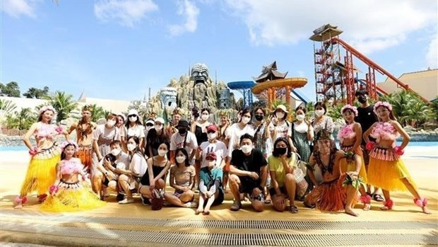 Tourists from the RoK holding the 'vaccine passport' travel to Phu Quoc (Photo: VNA)