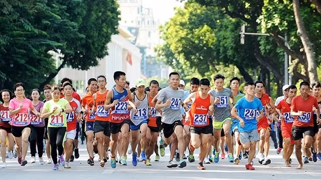 Nearly 1,500 athletes join Hanoimoi newspaper Run for Peace