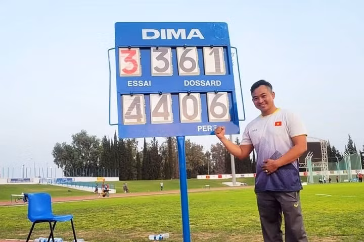 Vietnam’s Cao Ngoc Hung wins a silver medal in the men’s javelin F57 category at the World Para Athletics Grand Prix 2022 in Tunisia. (Photo: Webthethao)