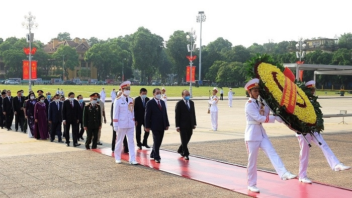 Representatives from the Party, National Assembly, State, Government and Vietnam Fatherland Front Central Committee pay tribute to President Ho Chi Minh at his mausoleum in Hanoi, September 1. (Photo: NDO/Dang Khoa) 