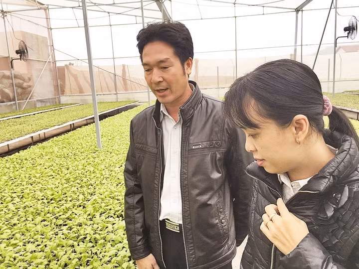 Nguyen Hong Chuong (L)