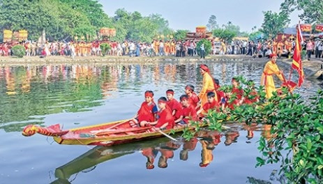At the Keo Pagoda festival (Source: baothaibinh.vn)