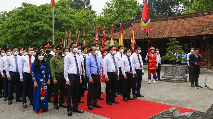 Delegates attend the ceremony to commemorate the legendary ancestors of Vietnam, Father Lac Long Quan and Mother Au Co. (Photo: NDO)