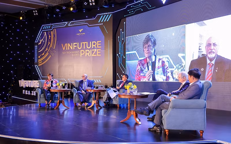 Scientists at the seminar