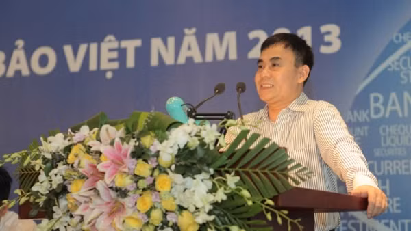 Tran Trong Phuc at a company meeting in 2013 (Photo: Bao Viet)