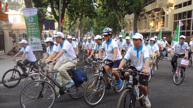 Bikers start their trip at the headquarter of the Service Department for Diplomatic Corps, No. 10 Le Phung Hieu Street, Hoan Kiem district, Hanoi.