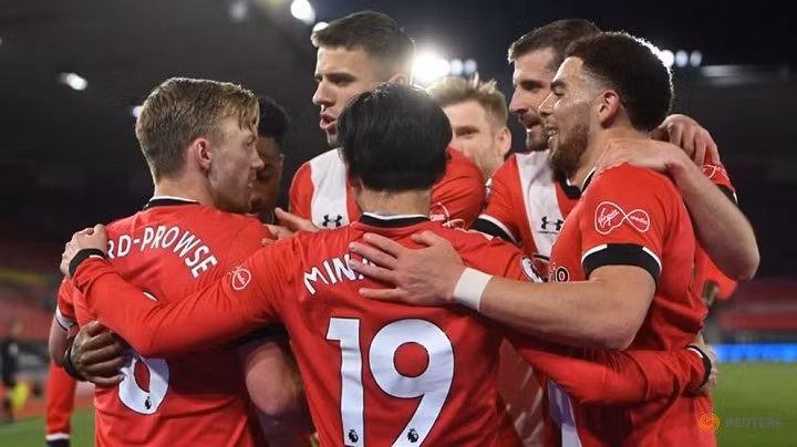 Soccer Football - Premier League - Southampton v Leicester City - St Mary's Stadium, Southampton, UK - April 30, 2021 Southampton's James Ward-Prowse celebrates scoring their first goal with teammates. (Photo: Reuters)