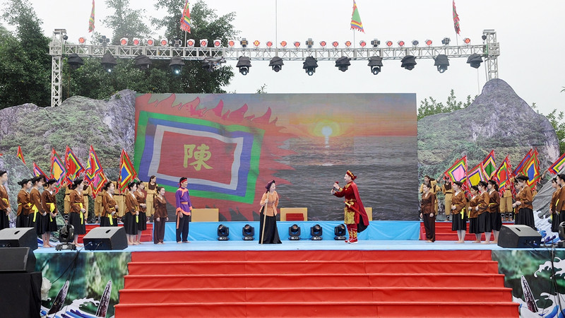 A performance at the Bach Dang Festival (Photo: Bao Quang Ninh)