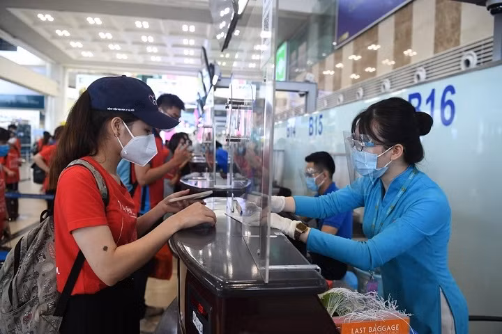 The pilot launch of digital health passport by Vietnam Airlines is a part of the cooperation agreement signed by the national flag carrier and the International Air Transport Association (IATA) in May. (Photo: Vietnam Airlines)