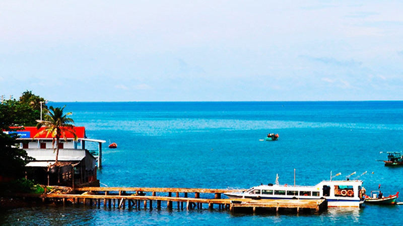 A beautiful view at Hon Nghe Wharf. 