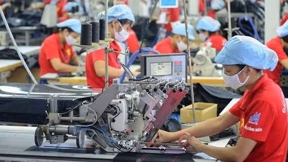 Standard Chartered forecasts Vietnam's economy will grow 6.7% in 2022. (Photo: VNA)