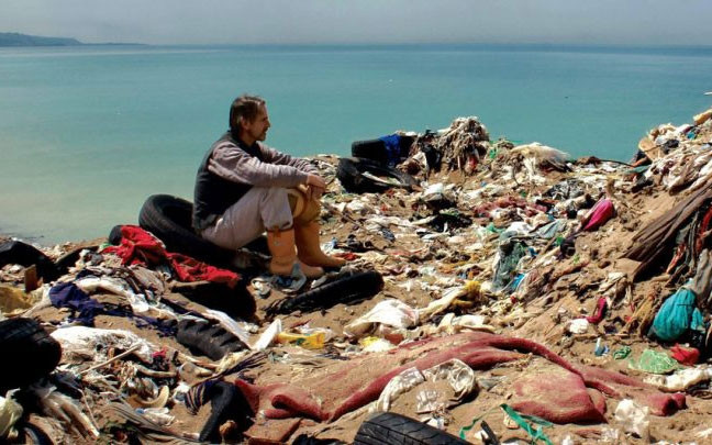 Scenes from the movie "Trash" - an environmental film. (Photo: Ybox)