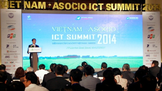 Deputy PM Vu Duc Dam speaks at the opening. (Image credit: ictnews.vn)