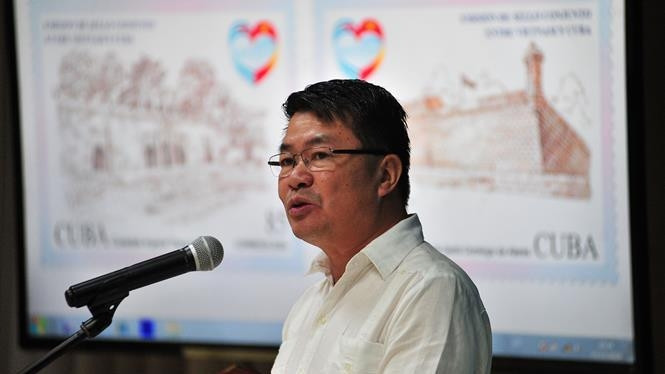 Vietnamese Ambassador to Cuba Le Thanh Tung speaks at the event. (Photo: VNA)