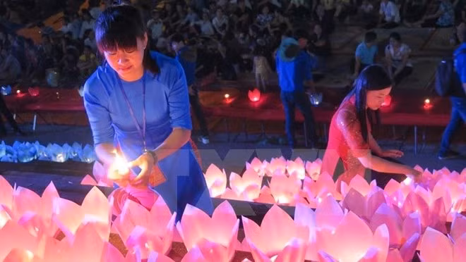 Thailand’s Loi Krathong festival celebrated in Vietnam for first time