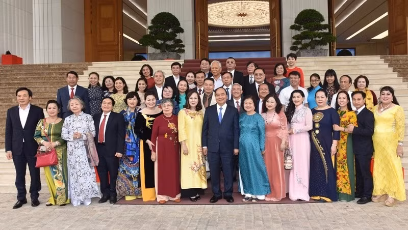 PM Nguyen Xuan Phuc and delegates at the meeting. (Photo: NDO)