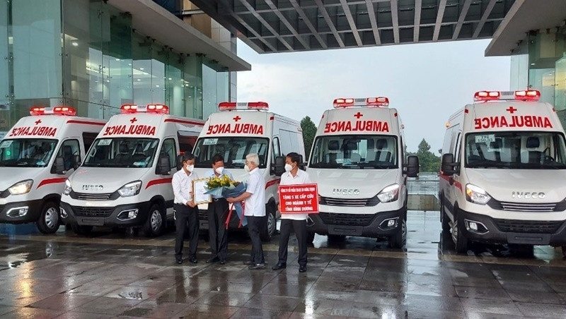 The five ambulances handed over to Binh Duong province.