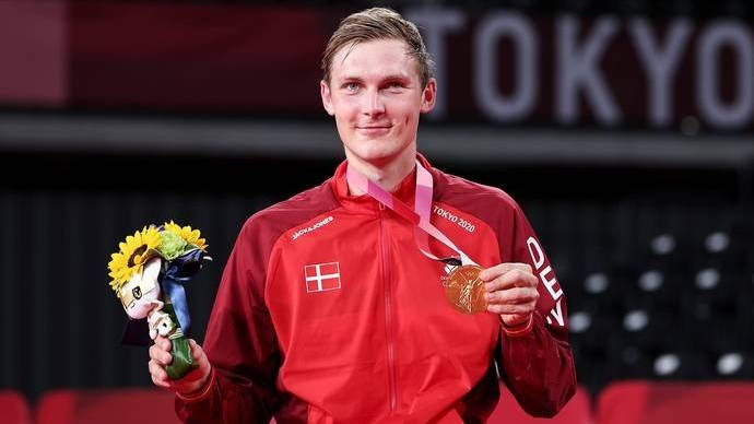 Gold medallist Viktor Axelsen of Denmark poses on the podium during the medal ceremony for the men’s singles badminton event at the Tokyo Olympics. (Photo: Getty Images)
