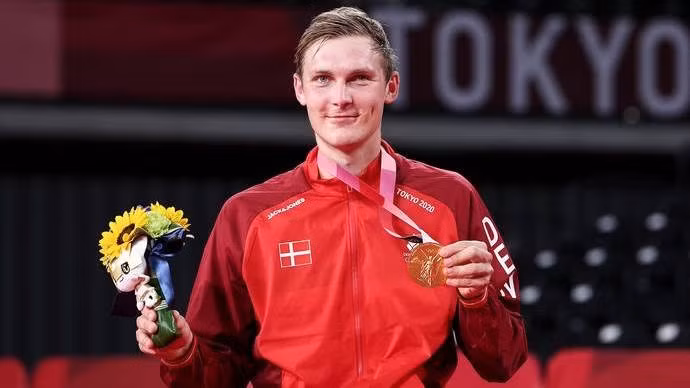 Gold medallist Viktor Axelsen of Denmark poses on the podium during the medal ceremony for the men’s singles badminton event at the Tokyo Olympics. (Photo: Getty Images)