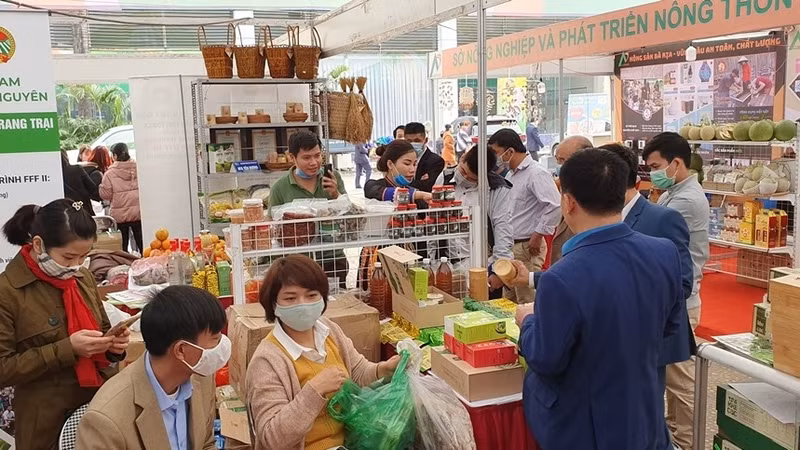 At the fair (Photo: kinhtenongthon.vn)
