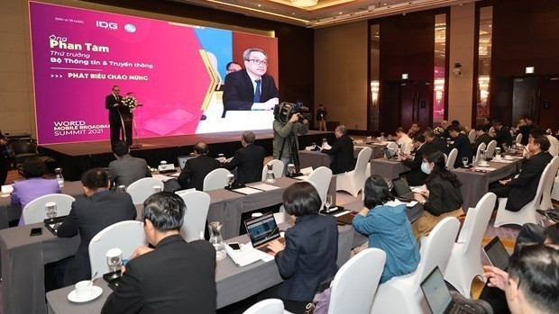 At the World Mobile Broadband & ICT Summit (Photo: VNA)