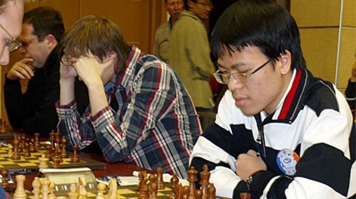 International super grandmaster Le Quang Liem (right in the picture)
