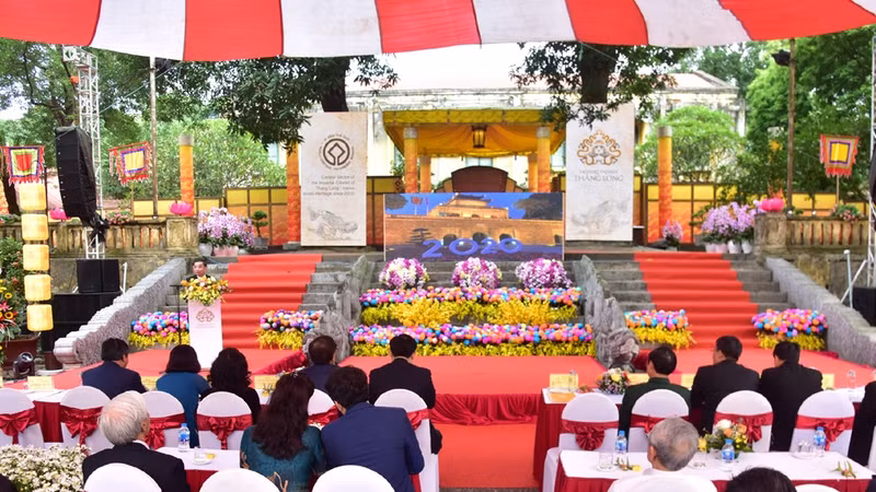 The ceremony to mark the 10th anniversary of the Thang Long imperial citadel's status as a world heritage site (Photo: Ha Noi Moi)