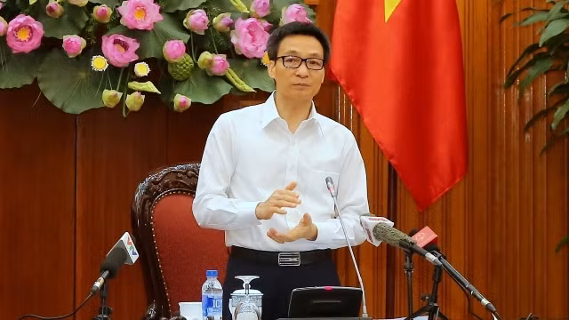 Deputy PM Vu Duc Dam speaks at the meeting. (Credit: VGP)