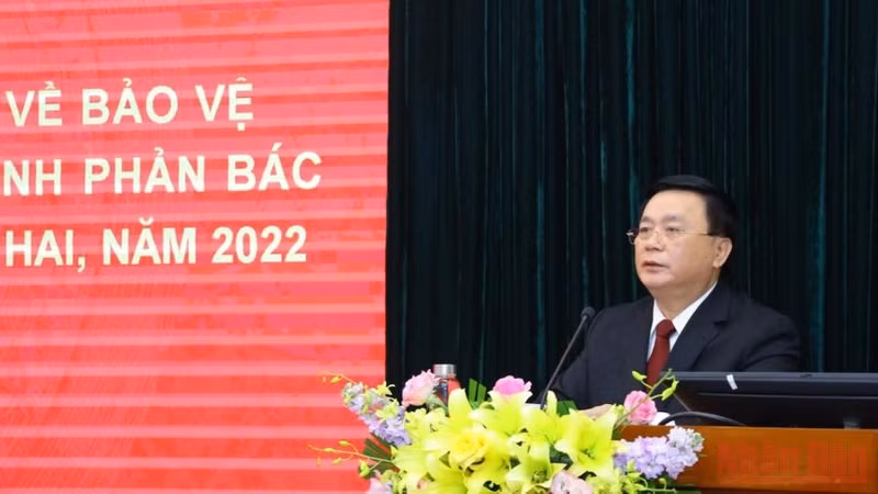 Politburo member Nguyen Xuan Thang speaks at the ceremony.