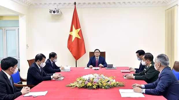 Prime Minister Pham Minh Chinh in the online talks with Chinese Premier Li Keqiang (Photo: VNA)