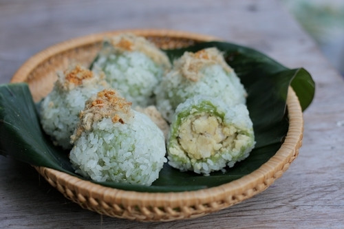 Introducing ‘Banh khuc’