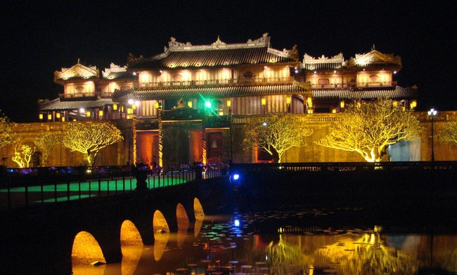 The Hue Imperial Citadel at night. (Photo: thanhniennews)