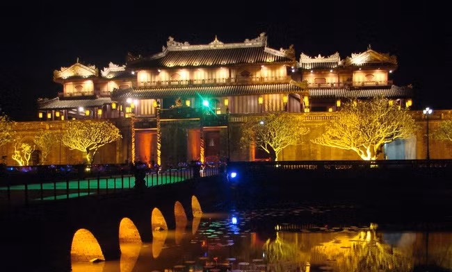 The Hue Imperial Citadel at night. (Photo: thanhniennews)