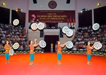 Vietnam constructs circus stage for Cambodia