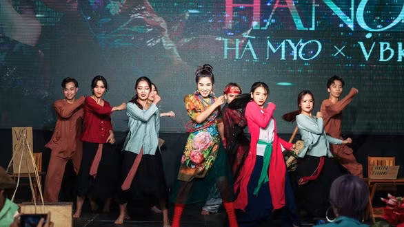The song “Xam Hanoi” by Ha Myo has surprised audiences. (Photo: tuoitre.vn)