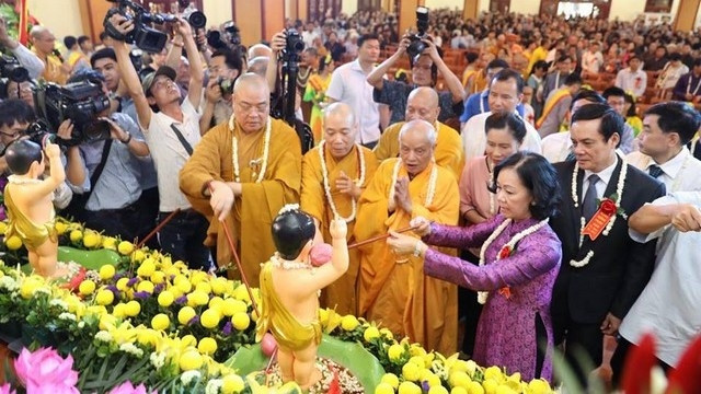 The Buddha bathing ceremony at Quan Su Temple