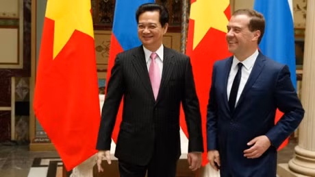 Vietnamese PM Nguyen Tan Dung and his Russian counterpart Dmitry Medvedev during the former's visit to Russia in 2013.