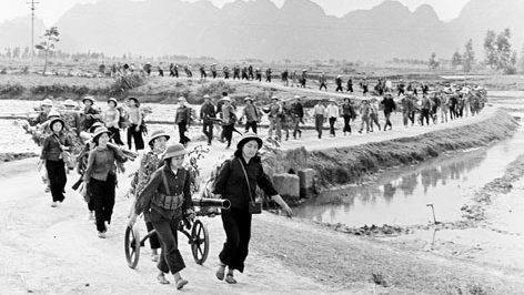 During the anti-US resistance war, Vietnamese women enthusiastically joined battles day or night to protect the fatherland.