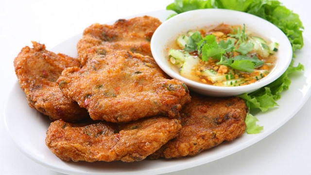 Cha ca thac lac (fried thac lac fish), one of specialties of Hau Giang