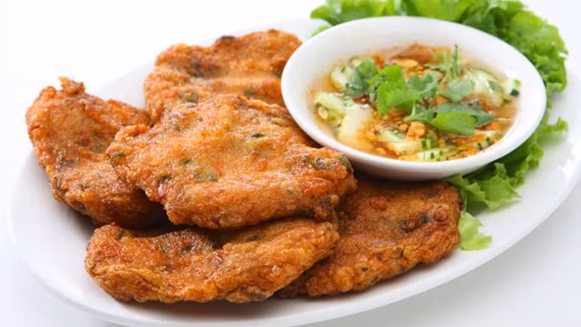 Cha ca thac lac (fried thac lac fish), one of specialties of Hau Giang