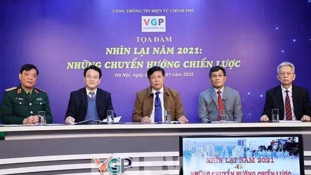 The seminar is held by the Vietnam Government Portal (VGP) in Hanoi on January 4 to discuss COVID-19 response policies adopted by the Government last year. (Photo: MPI)