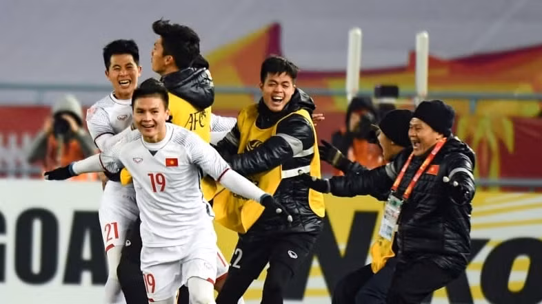 Vietnamese players celebrate after beating Qatar to reach the final of the AFC U23 Championship.